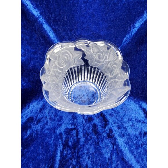 vintage 1980s frosted chrystal rose pattern potpourri/candy/candle bowl. - Picture 3 of 4